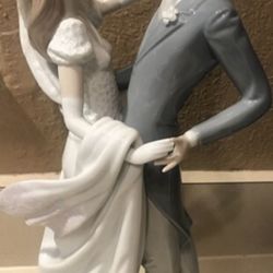 New Lladro I Love You Truly Figurine