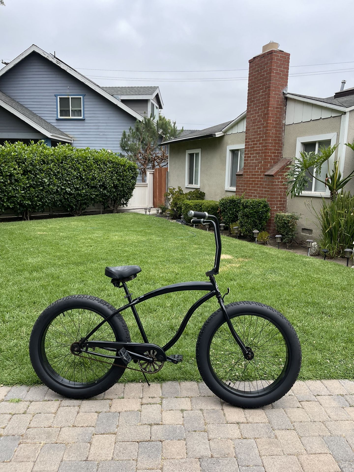 Fat tire beach cruiser bike