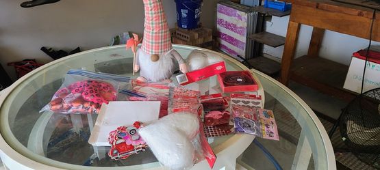 Valentine's Decor And Gifts