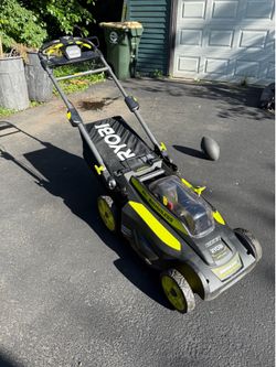 Electric lawnmower