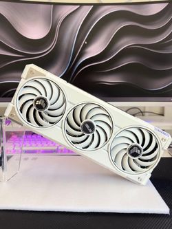 ASUS RTX 5070 12GB TUF GRAPHICS CARD