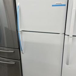 Frigidaire Top And Bottom In White New Open Box