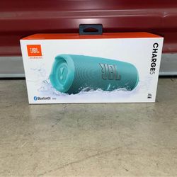 JBL Charge 5 - Portable Waterproof Speaker with Powerbank