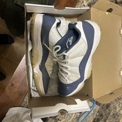 BLUE LOW TOP JORDAN 11s 