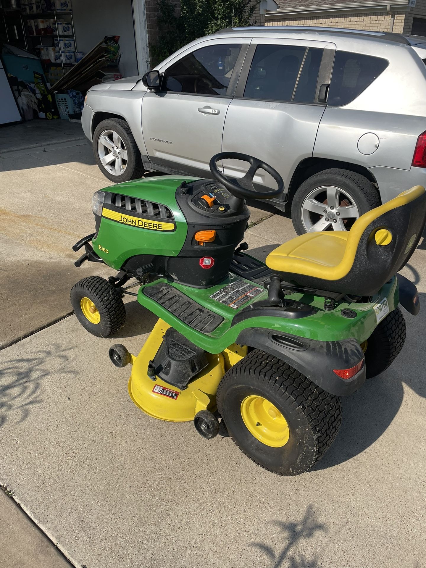 John Deere Lawn Tractor