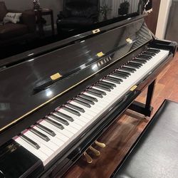 Yamaha U3 (ebony polish finish)