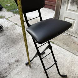 Nifty, Well-Built Adjustable Height Stool