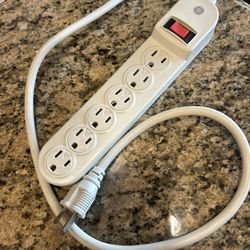 Power Strip Surge Protector- 6 Outlets. (GE)