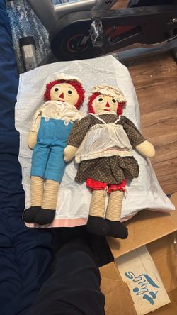 Raggedy Ann and Andy dolls