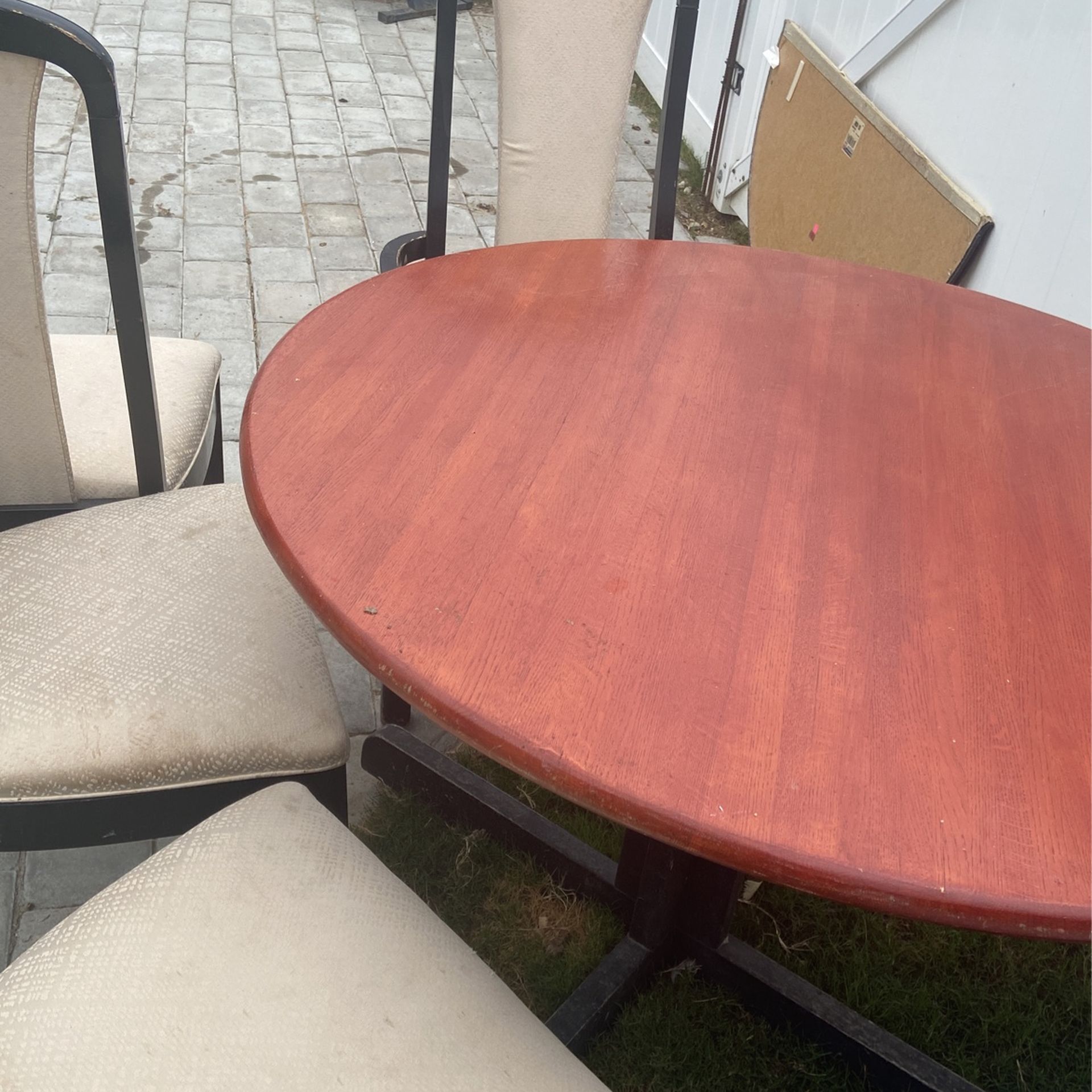 Nice Kitchen Table With Five Chairs