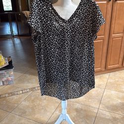 New women’s floral blouse size large