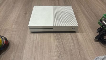 Xbox one s with 3 controllers with power cords and 6 games