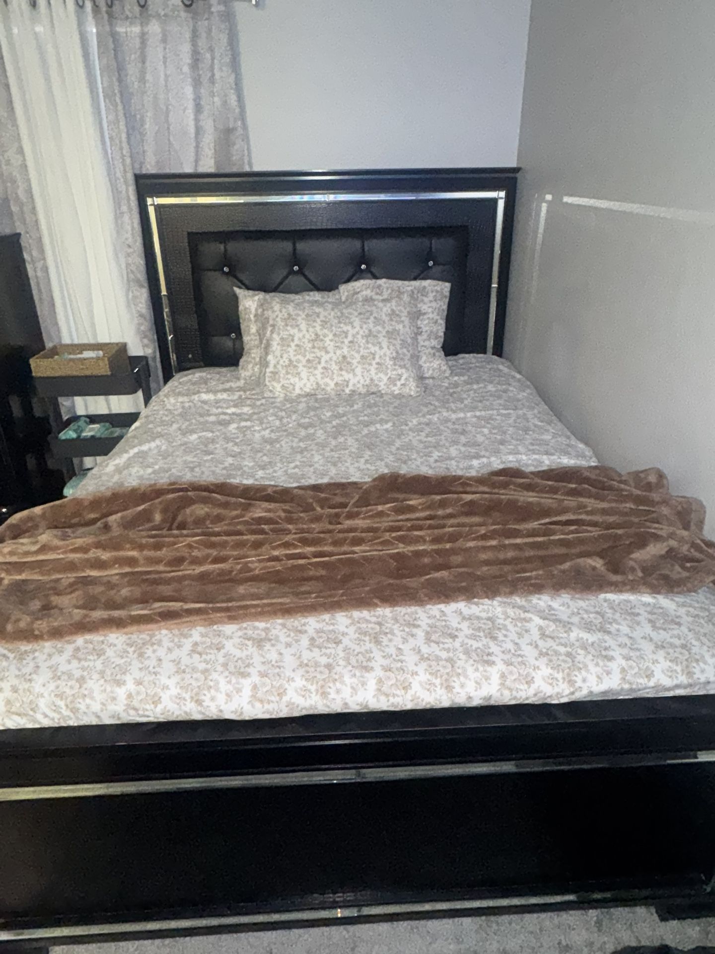 5 Piece Queen Bed Set