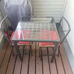 Glass top pattio table and chairs