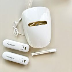 Discontinued Neutrogena Light Therapy Mask and Pen