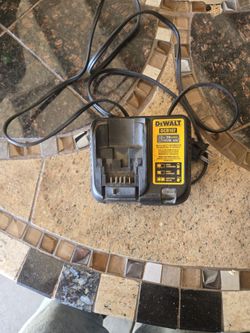 DEWALT CHARGER 12V/20VMAX LITHIUM ION