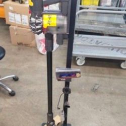Dyson V8 Vacuum With Stand 