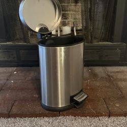 Bathroom/Desk Trash Can 