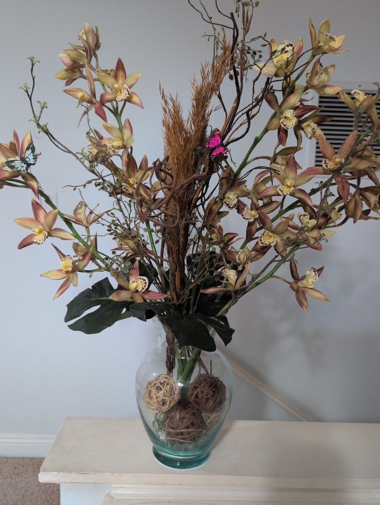 Artificial Faux Flowers in Vase, Fake Silk Floral Arrangements