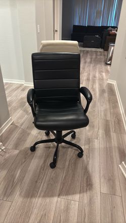 Black Executive Office Chair – High Back with Padded Arms