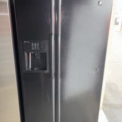 Black Maytag Refrigerator And Freezer