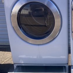 LG gas dryer in good condition, clean and nice, one month warranty, delivery available