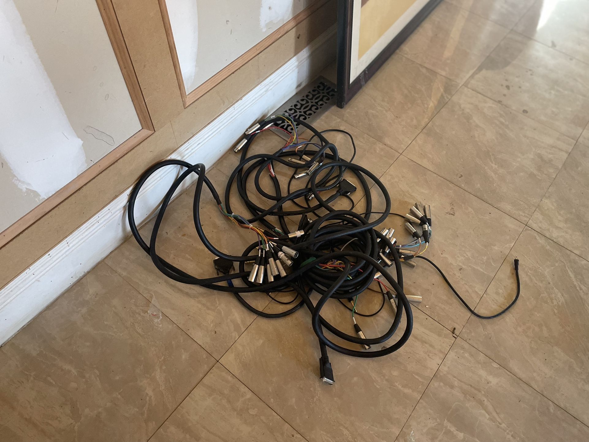 Hosa DTM-807 Balanced Snake, DB25 to XLR3M, 7 m  WIRES ASSORTMENT 4 of them