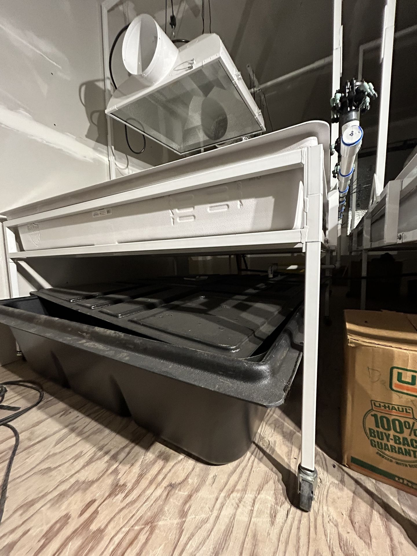Hydroponics Setup: 100 Gal Reservoir + Cover + 4'x4' Grow Tray + 4'x8' Tray Stand