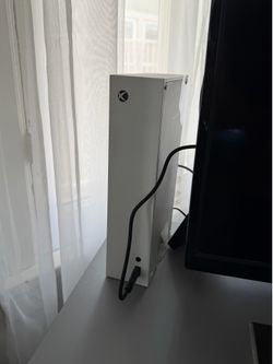 Xbox Series S - 512GB + 2TB Seagate Game Drive