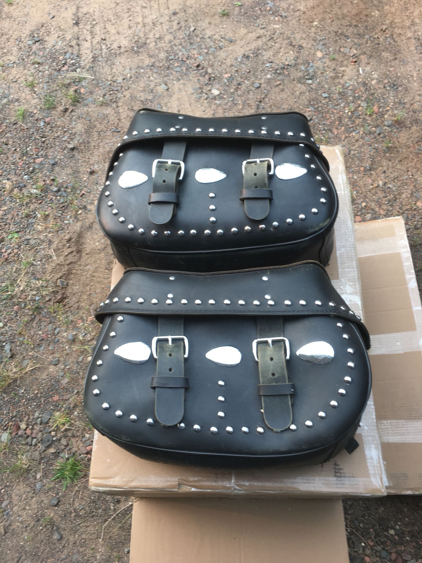 Photo Harley leather saddle bags. Heritage softail