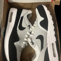 Air max 1 Sz 6.5 WORN TWICE!!!