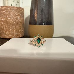 Size 10 Ring, Emerald 