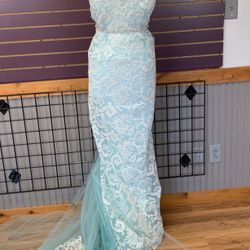 Unique Wedding Gowns @ The Sewing Lady ! Priced To Move .. Over 400 Dress In Stock