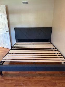 Zinus Judy Upholstered Platform Bed Frame – King Size – Excellent Condition