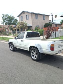 Toyota  pickup  1994  tags r up to date