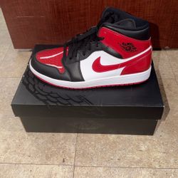 Air Jordan 1 Mid SE Black/Varsity Red-White SZ11