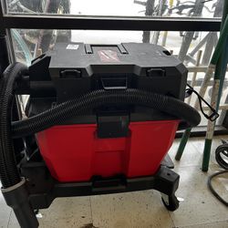 Milwaukee 9 Gallon Wet Dry Vacuum