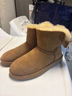 FOR SALE: UGG Bailey Button Short Boots Chestnut