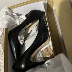 Michael Kors Leather Pumps