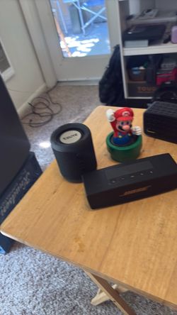 Bluetooth speakers lot