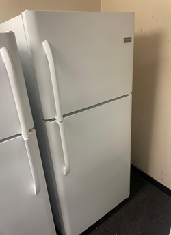 Frigidaire Top Freezer Fridge – White, clean and ready