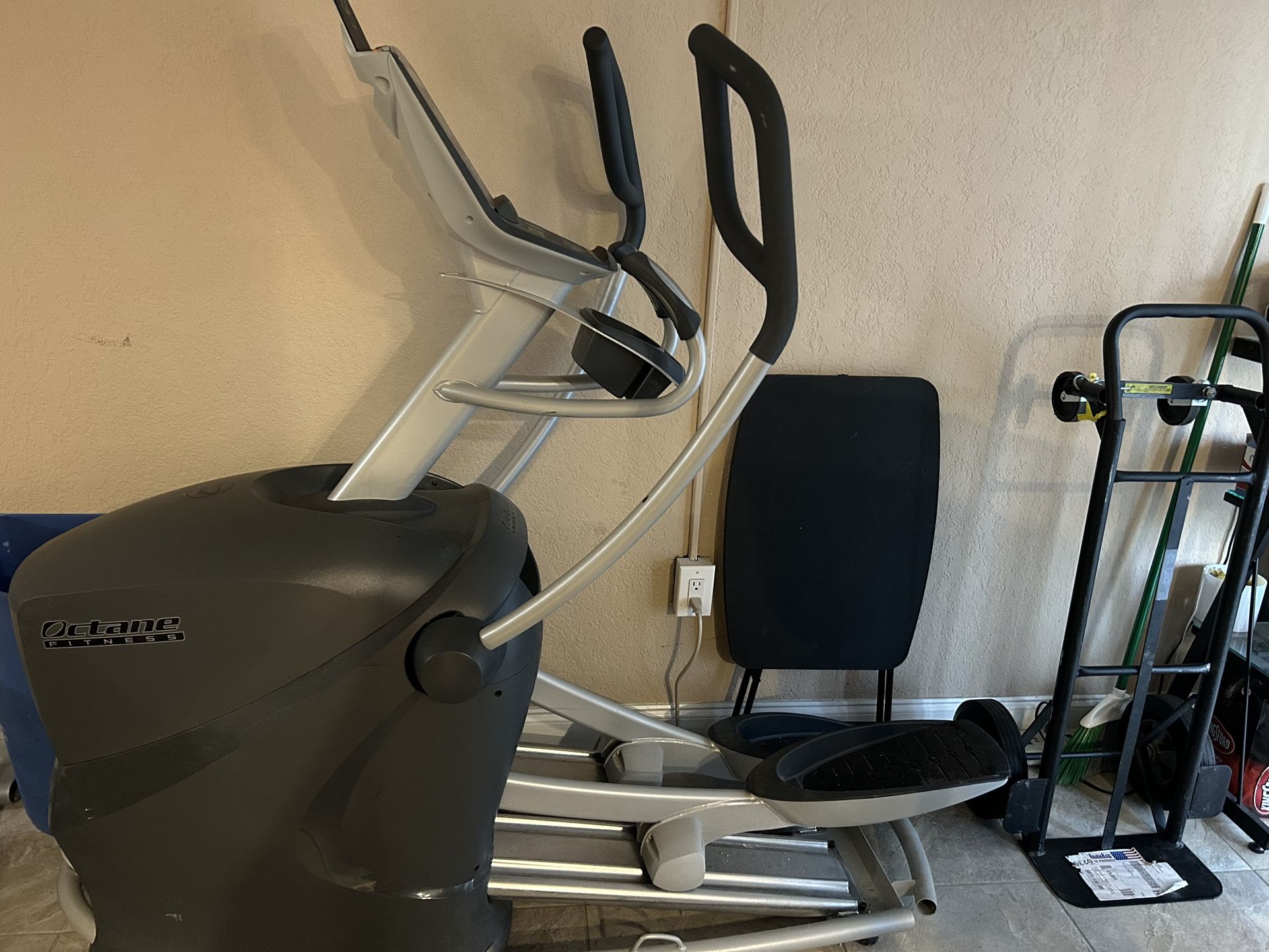 Octane Fitness Elliptical Q37xi