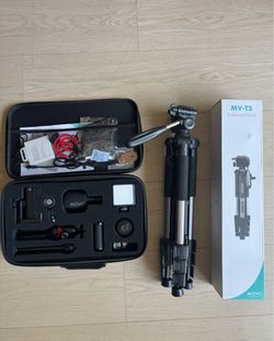 Movo Professional Vlogger Kit (ADDITIONAL USBC TO HEADPHONE JACK INCLUDED)