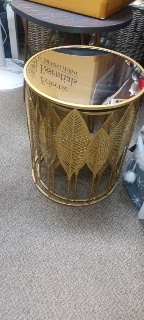 New Mirror Top Gold Leaf Nesting Tables High Quality Masterpiece Very Detailed