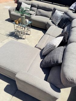 Grey sectional recliner couch 🛋️