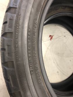 Tire 285/45r22 used great condition Bridge stone