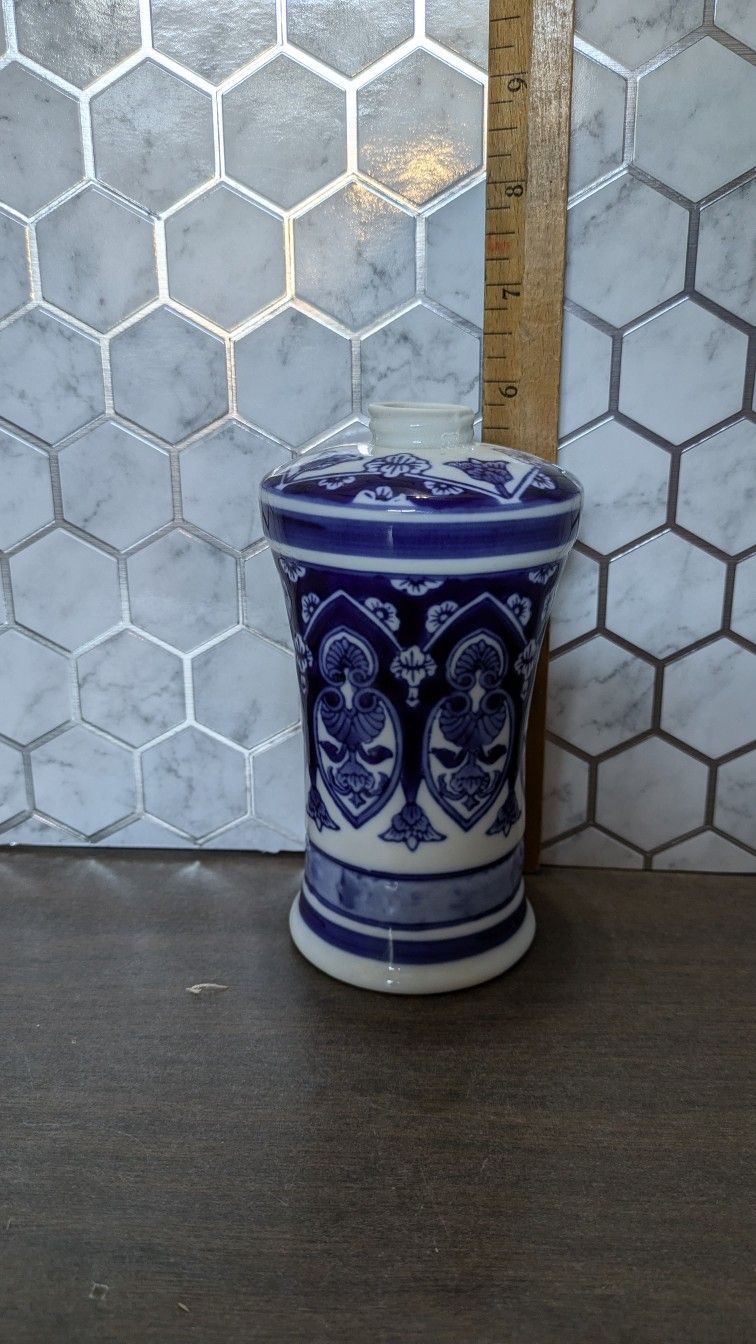 Antique Blue and White Porcelain Bottle 