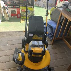 DEWALT 20V MAX 21.5 in. Battery Powered Walk Behind Push Lawn Mower(tool Only)