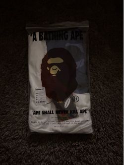 selling bape shirt for 35$ (i can negotiate$)