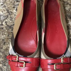 Burberry flat for girls size U.S 1 1/2 and Eur 31